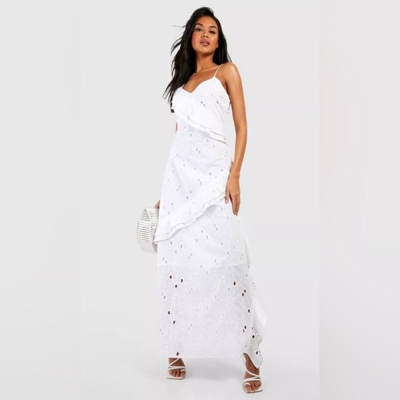 👗Boohoo - Premium Eyelet Ruffle Detail Maxi Dress, size 8 - Picture 2 of 11